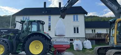 Traktor Foran Hus