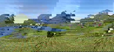 Jordbruk i vakkert landskap - Foto: Karl Sverre Holdal Jordbruk i vakkert landskap - Foto: Karl Sverre Holdal