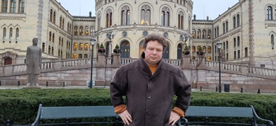 Tor Jacob Solberg foran Stortinget - Foto: Nora May Engeseth/NBS