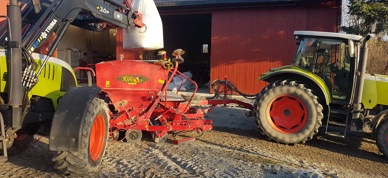 Gjødsel Og Traktor Foto Ola Fiskvik