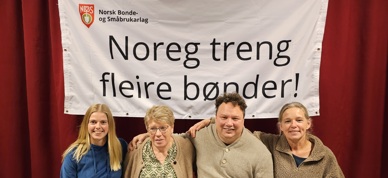 Deler av interimsstyre, fra venstre: Lydia Bjøtomt, Ingeborg Beitnes, Tor Jacob Solberg (leder NBS) og Nina Hellum Adriansen. Kristian Wølner var ikke tilstede da bildet ble tatt. - Foto: Karl-Sverre Holdal